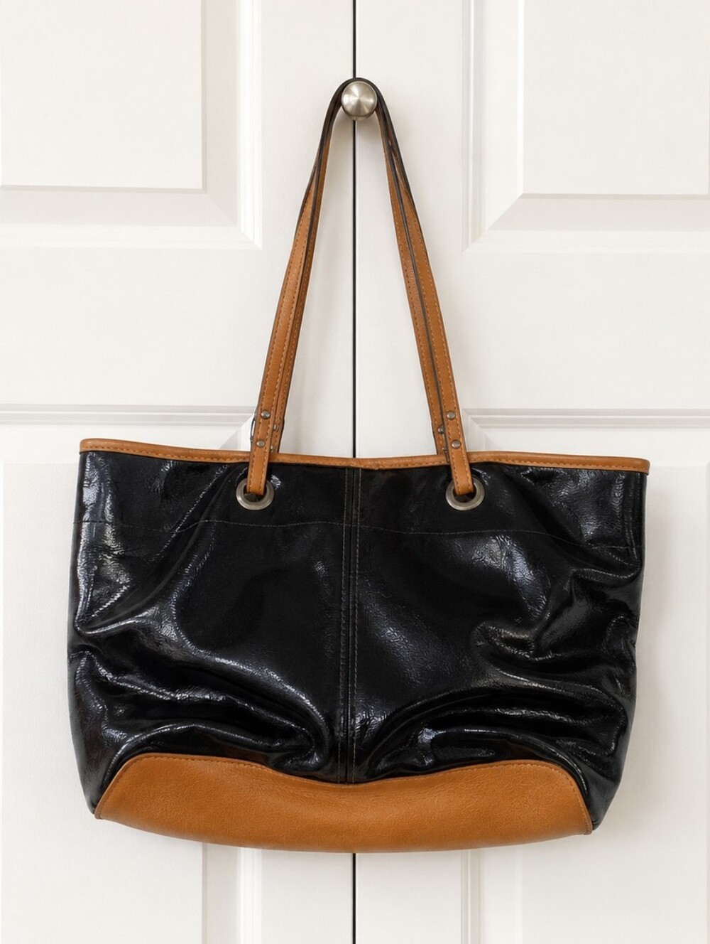 NINE WEST Black and Tan Patent Leather Handbag. - Picture 2 of 5